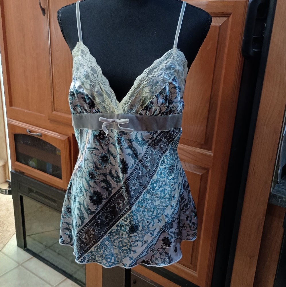 A.Byer Elegant Lace Trimmed Women's Camisole Top Medium - Picture 1 of 8